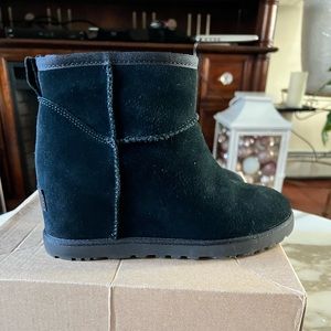Ugg femme mini black size 6.5